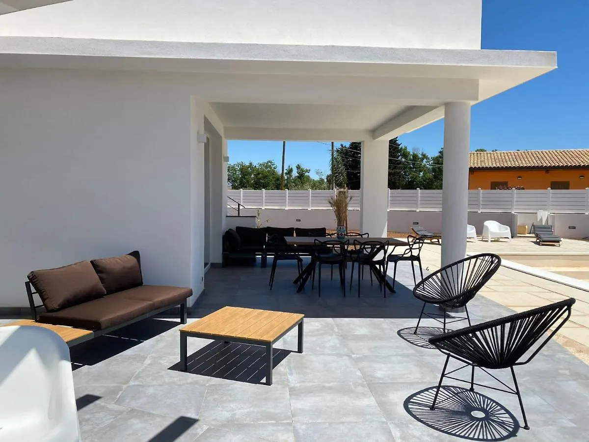 La Perla Bianca Villa Porto Palo 0*,  Italy